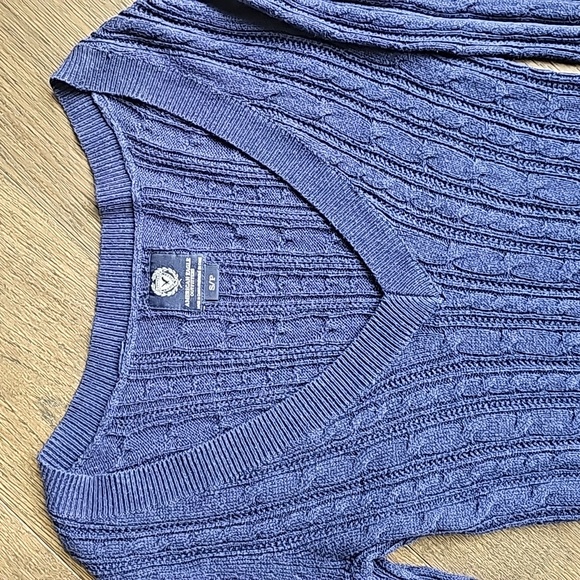 A.E. VNECK SWEATER SIZE SMALL - Picture 2 of 7